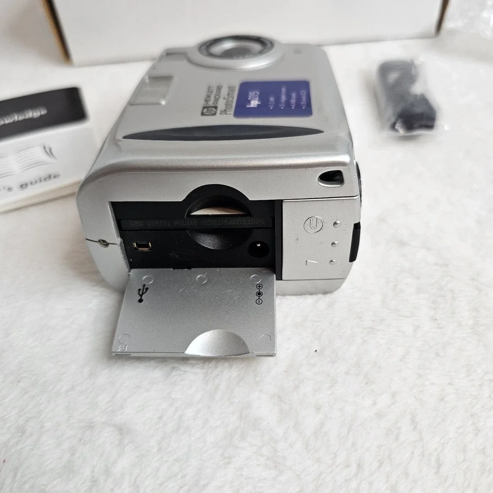 🖤Vintage HP PhotoSmart 215 1.3 MP Digital Camera With Box And Some Contents
